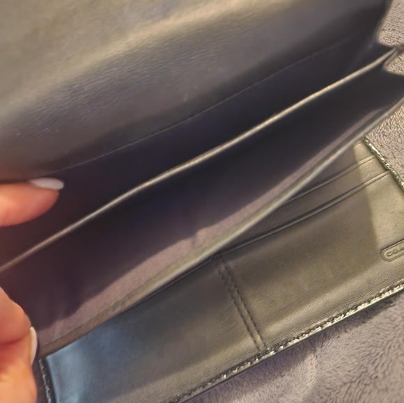 Coach Signature Wallet - Picture 4 of 8